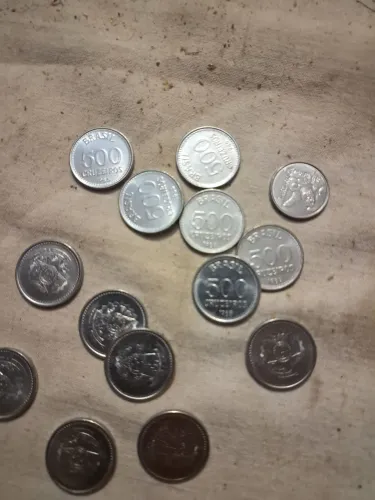 Lote de moedas antiga. 500 centavos 