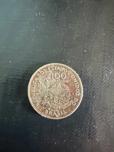 Moeda antiga de 100 Réis do Brasil