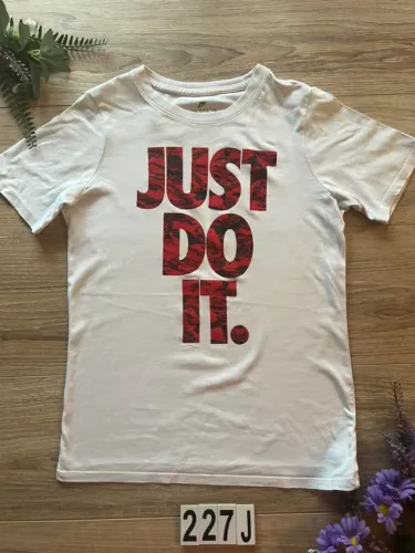 CAMISETA NIKE TEE 10 A 11 ANOS 147 CM