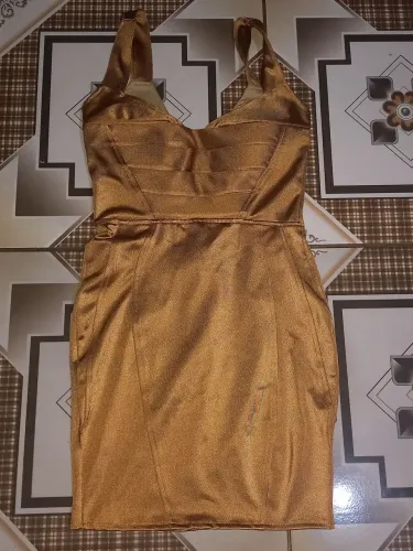 Vestido Dourado Elegante