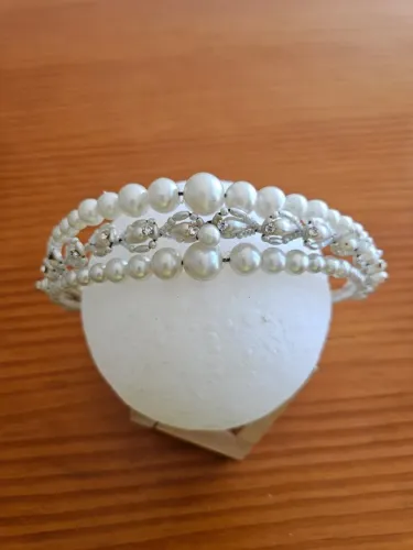 Coroa dos Sonhos: Tiara de Pérolas e Cristais 