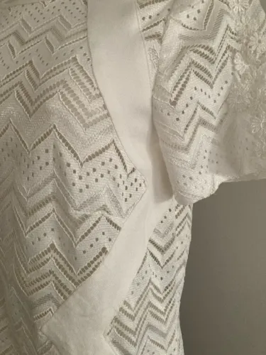 Vestido Branco Rendado Elegante