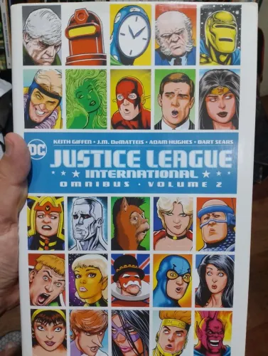 Justice League International Omnibus Volume 2