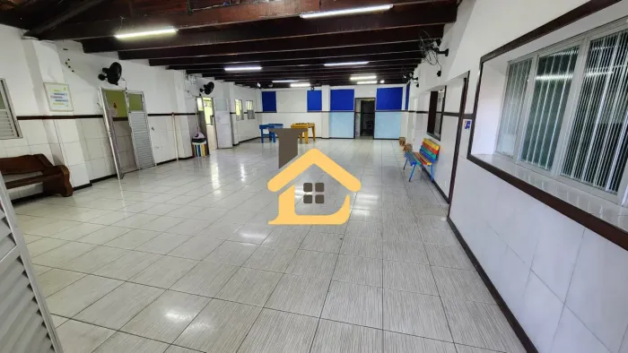 VENDO PRÉDIO ESCOLA EM ITAPUÃ
