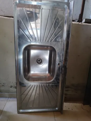 Bancada de cozinha em aluminio com pia