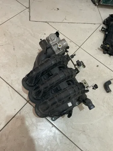 Coletor de admissão Peugeot 208 1.0 completo com TBI