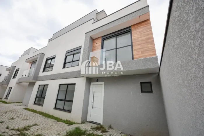 SOBRADOS TRIPLEX COM TERRAÇO PRIVATIVO