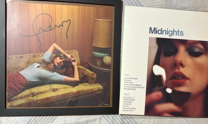 Vinil Midnights (Moonstone) - Taylor Swift - Autografado