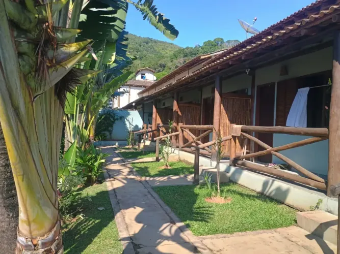 Casa de condomínio para venda tem 350 metros quadrados com 5 quartos