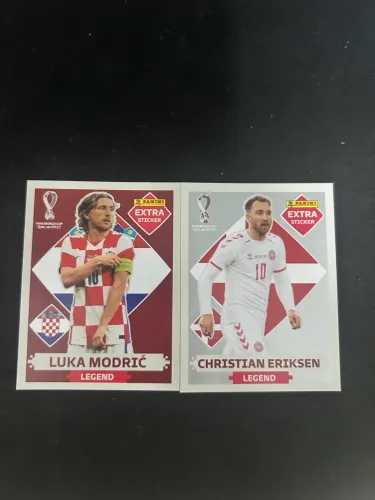 Lote 2 Figurinhas Extras Copa 2022 - Modric Bordô + Eriksen Prata (Original)