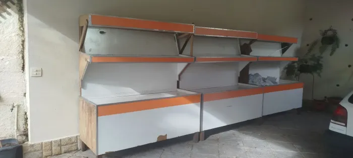 Banca de horti frut em madeira com formica espelhada