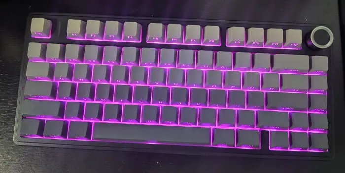Teclado mecânico sem fio trimode