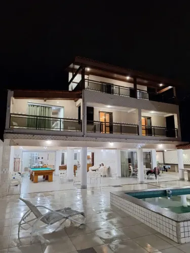 Casa para venda possui 620 metros quadrados com 18 quartos