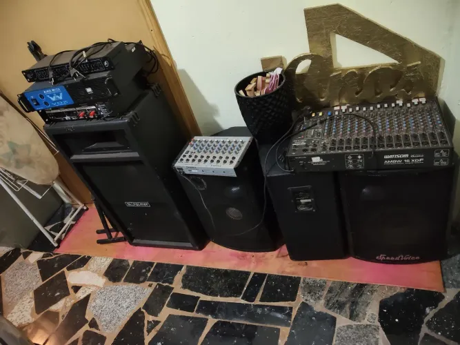Vende-se som por 1500 tudo