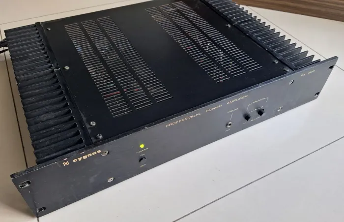 AMPLIFICADOR CYGNUS PA 800 (( MUITO NOVO ))