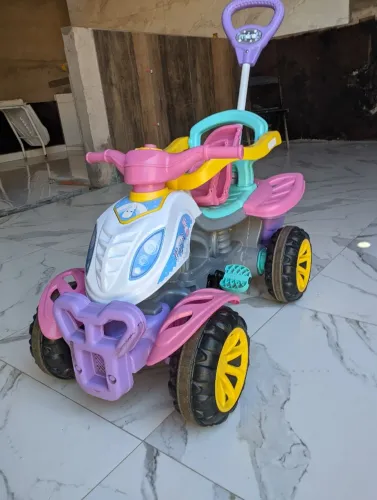 Carrinho quadriciclo infantil