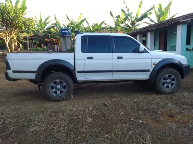 Mitsubishi L200 Outdoor HPE 2.5 4X4 CD T.dies. Mec. 2012