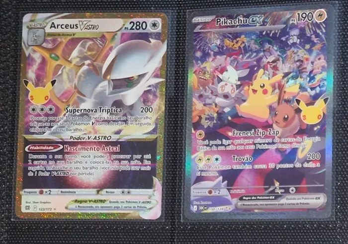 Pikachu Noite e Arceus classico 30 anos