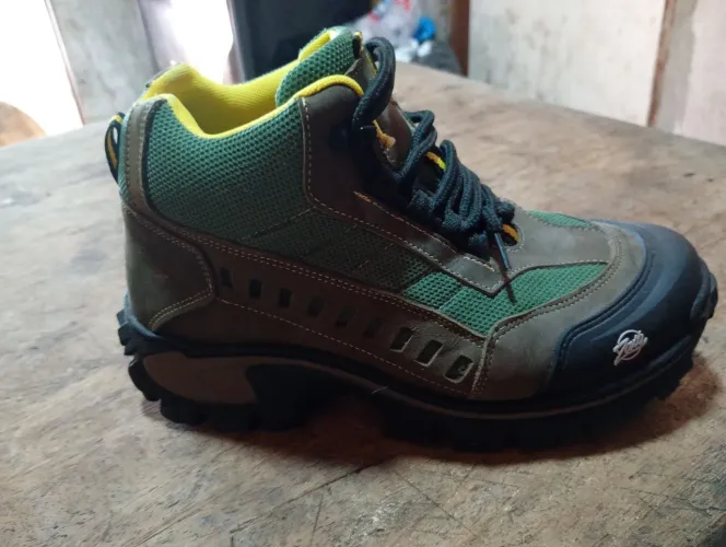 Vendo bota feminina 37 zarb *59