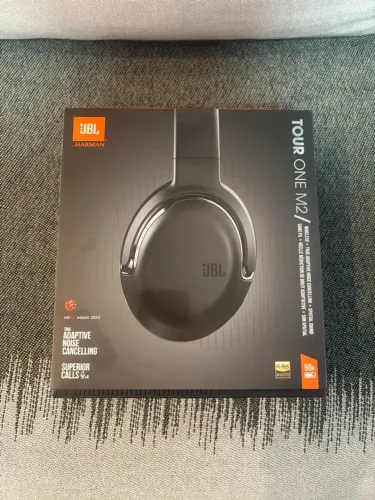 Fone JBL Tour One M2