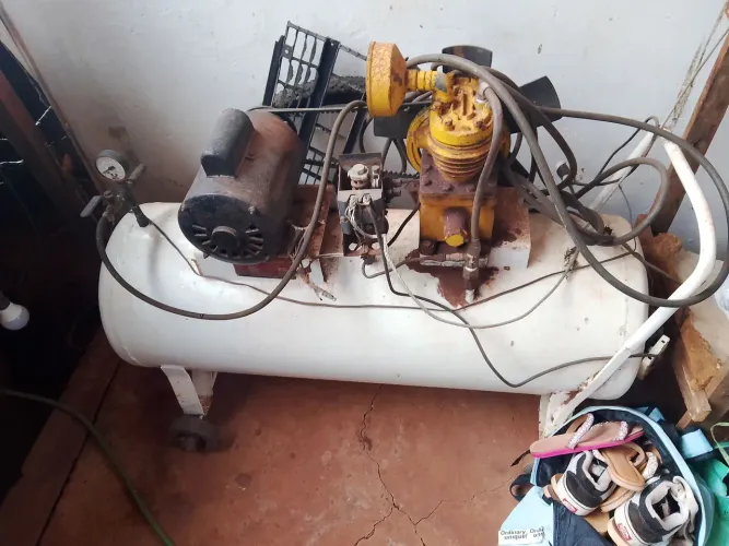 Compressor de ar 230 litros pistola pintura mais vários acessórios 