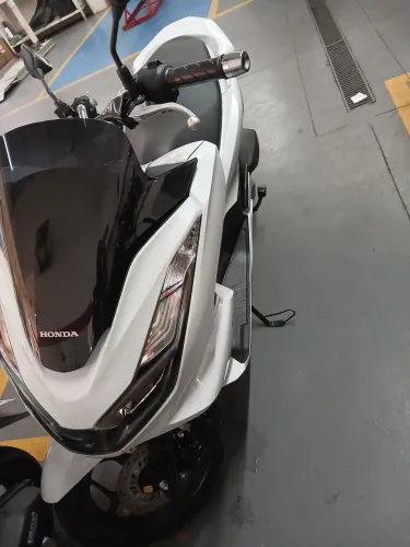 Pcx 160 ano 2025 com apenas 2084 km zerooo aceito troca Tb.
