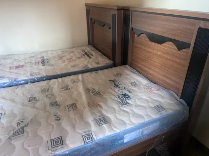 Cama de solteiro, madeira pura, cor cacau