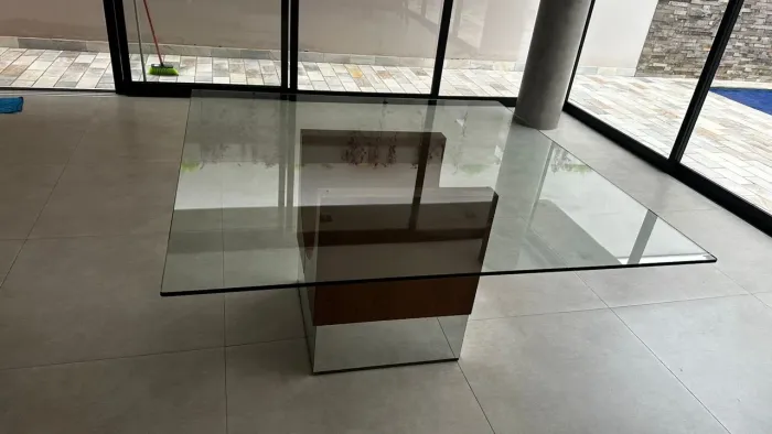 Mesa quadrada 8 lugares muito nova!!!!!