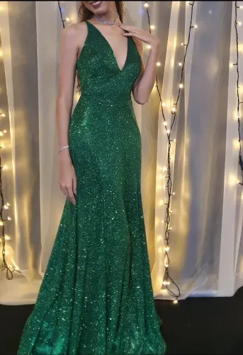 Vestido de festa verde com brilho