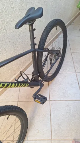 Bicicleta Rockhopper Comp