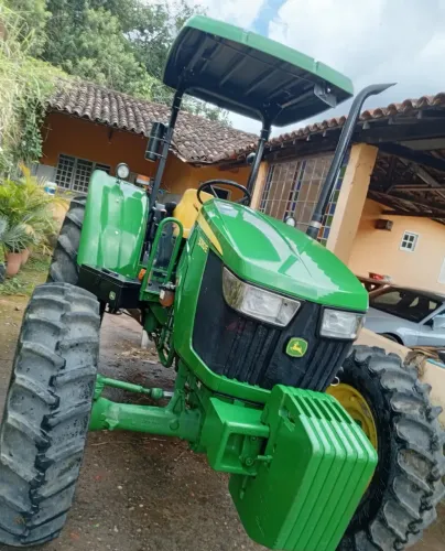 Trator JONH DEERE 5080e 2022