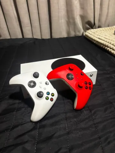 XBOX SERIES S + 2 CONTROLES