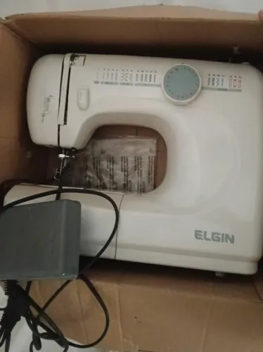 Máquina de Costura Elgin - Semi Nova 