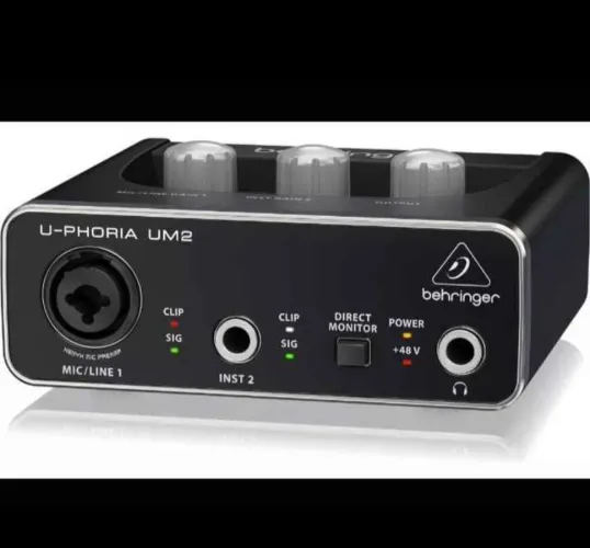 Interface de áudio Behringer UM2