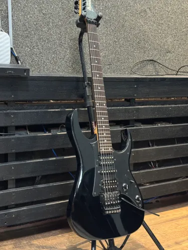 Guitarra Ibanez GIO HSH com Ponte Flutuante - Excelente Estado