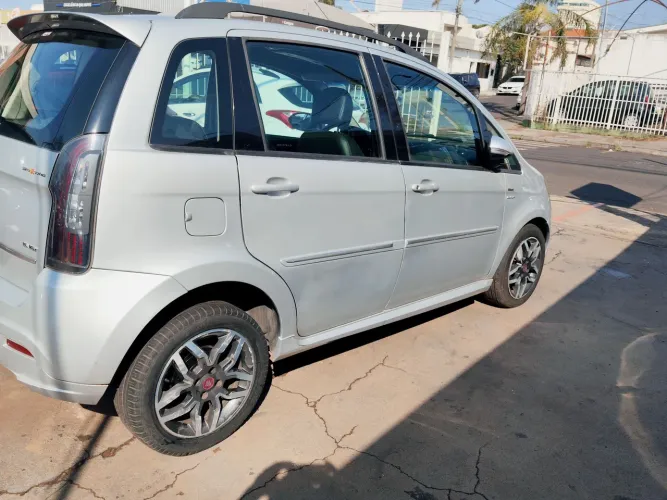 Fiat Idea Sporting Dualogic 1.8 Flex 16V 5P 2011