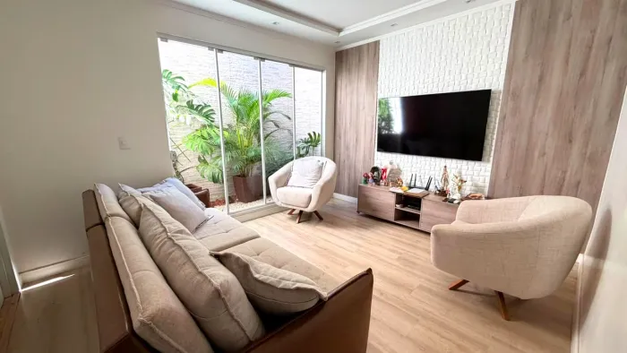CASA MOBILIADA COM PISCINA À VENDA NO RESIDENCIAL INTERLAGOS EM APUCARANA.