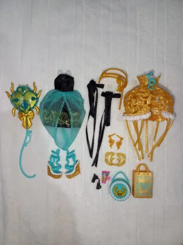 kit roupas e acessórios cleo scary sweet birthday g3 monster high