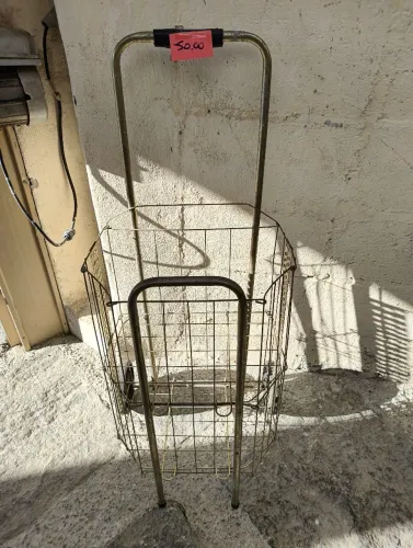 Carrinho de feira de metal