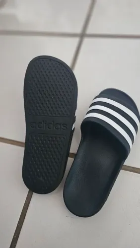 chinelo adilette 