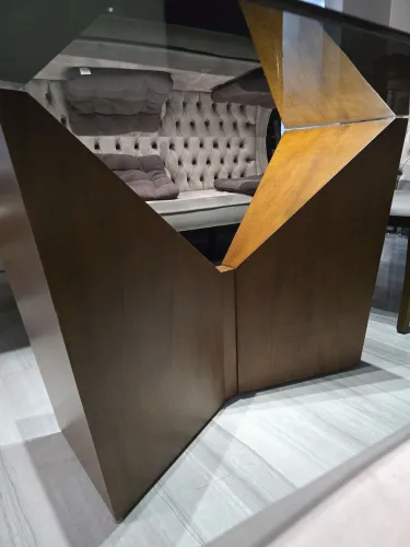 Mesa 8 lugares (base e tampo de vidro - Cadeiras não fazem parte)