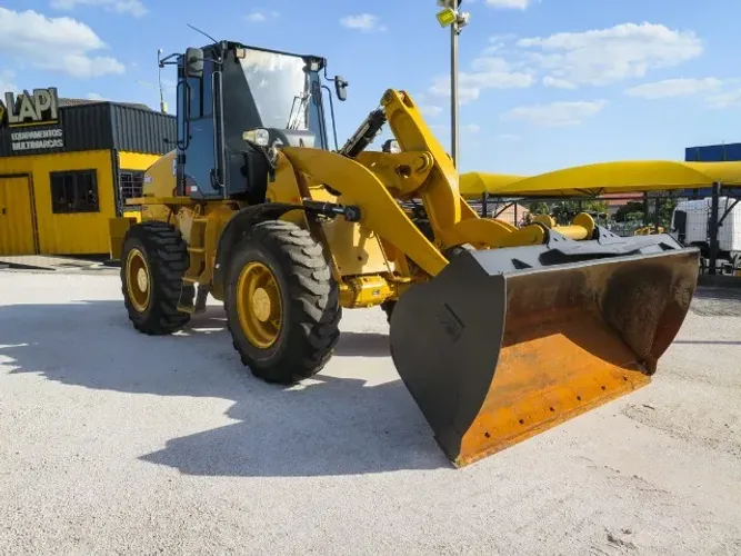 Pá carregadeira Caterpillar 914K 2020 com engate rápido