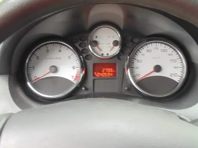 Peugeot 207 Sedan Passion XR 1.4 Flex 8V 4P 2013