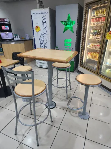 Mesas e cadeiras altas para lanchonete, restaurante, loja de conveniência, café ou bar