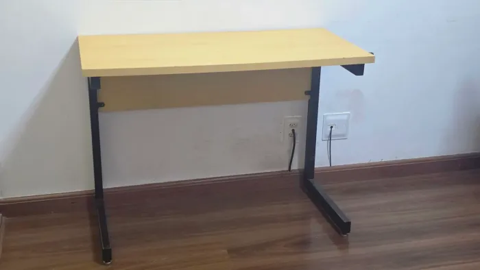 Kit 2 mesas de escritório MDF +  estrutura metálica 100x50cm (02 unidades)
