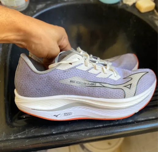 Mizuno Wave rebelion flash 2