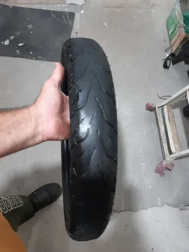 Vendo pneu de moto