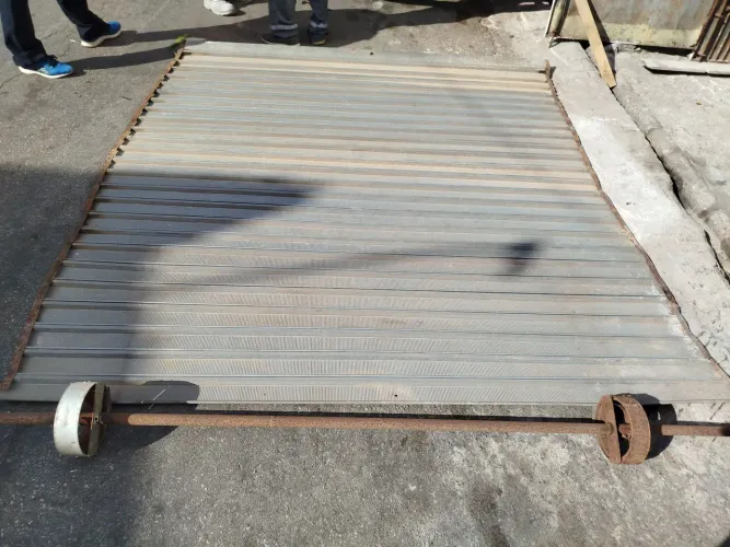 Portão de aço para comércios 2,52m x 2,40m