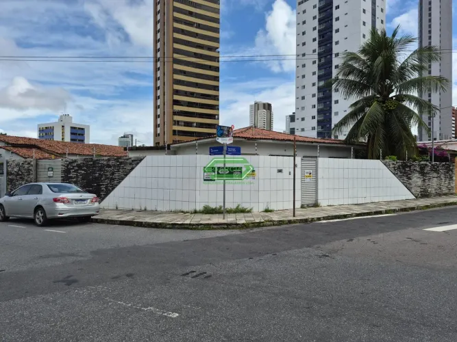 Casa de esquina e 344m² em Miramar - JP/PB
