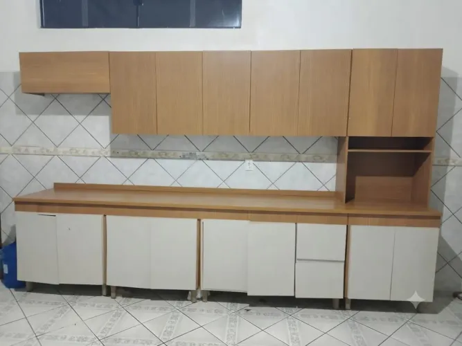Armário de cozinha grande e completo